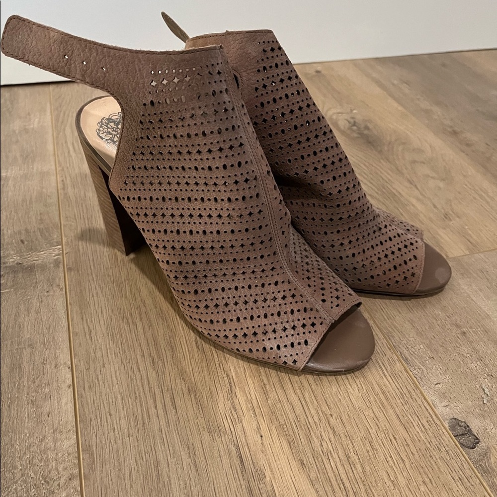 Brown/Taupe Like New Vince Camuto High Heel Sandal